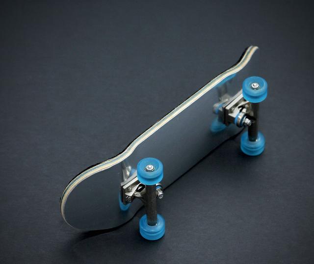 Metal Bottom picture miniature