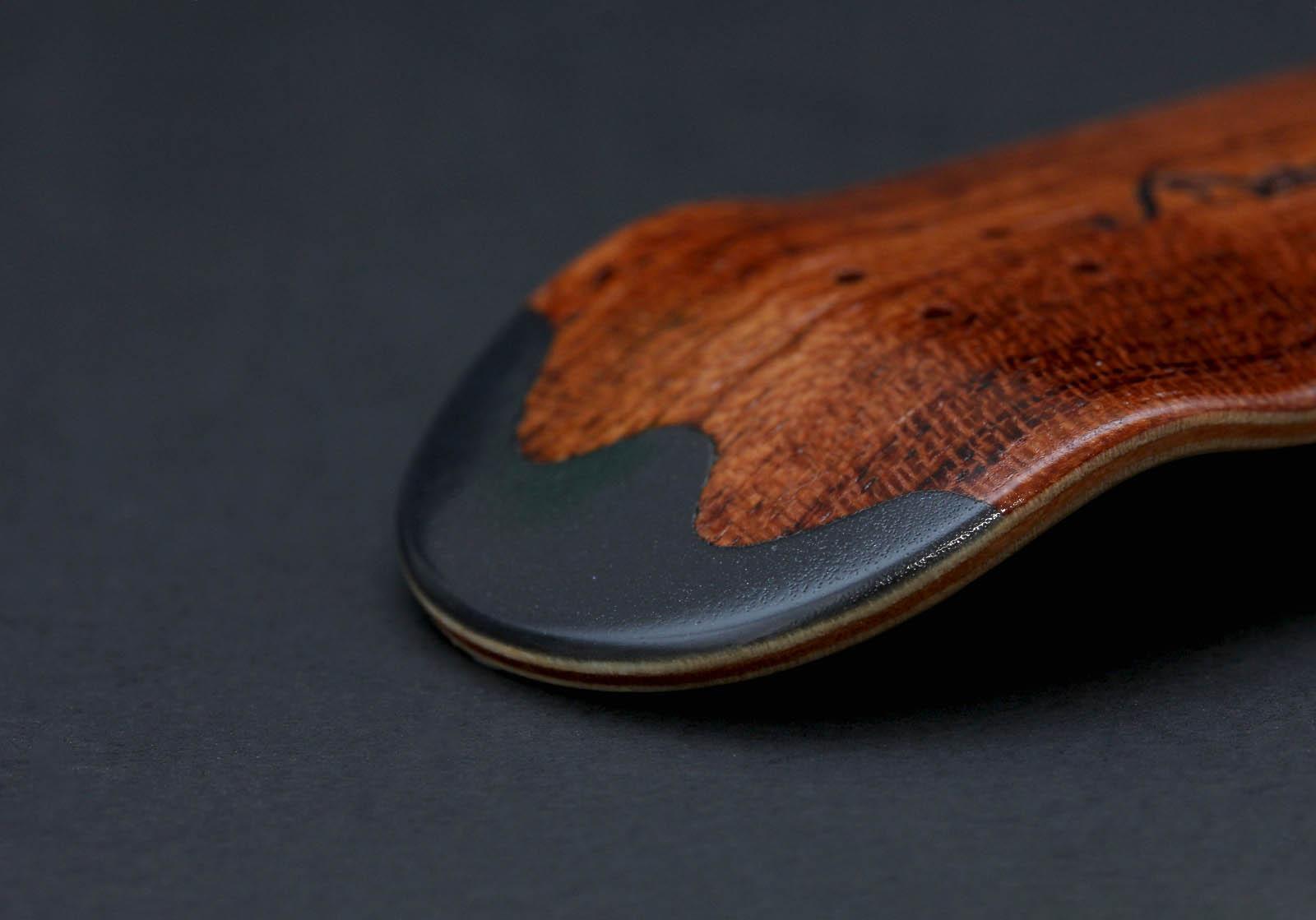 5 Wooden Plies with Resin Kicks Board Picture